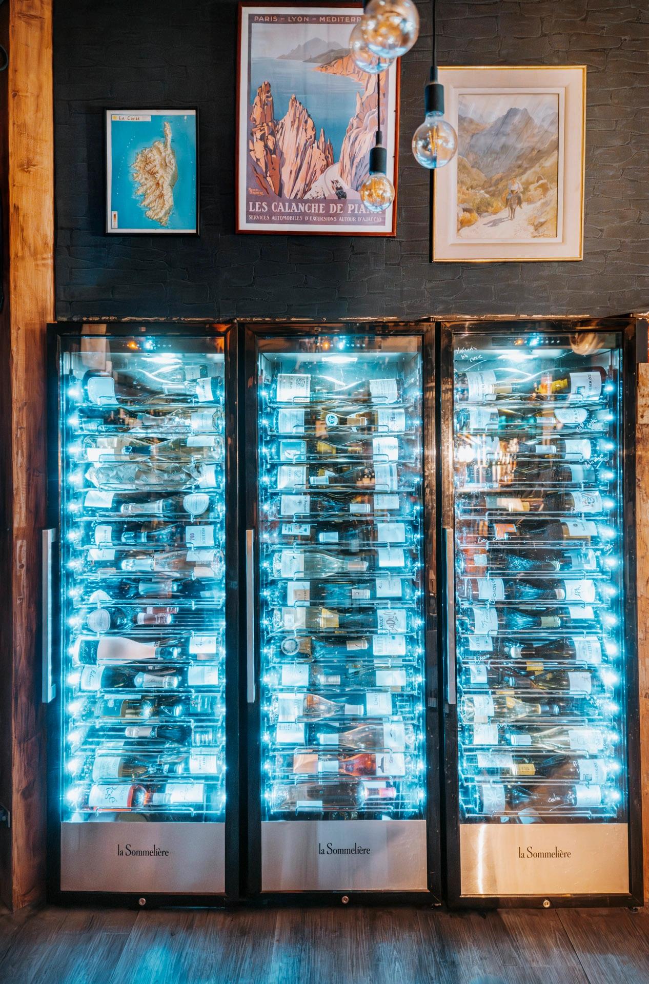 Etagère de bouteilles de vin